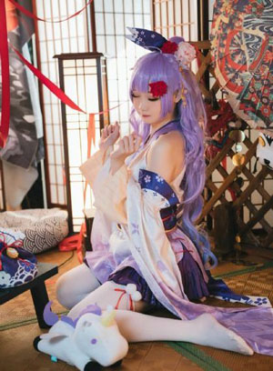 欧美女性感吊带睡衣_剧情片免费观看视频