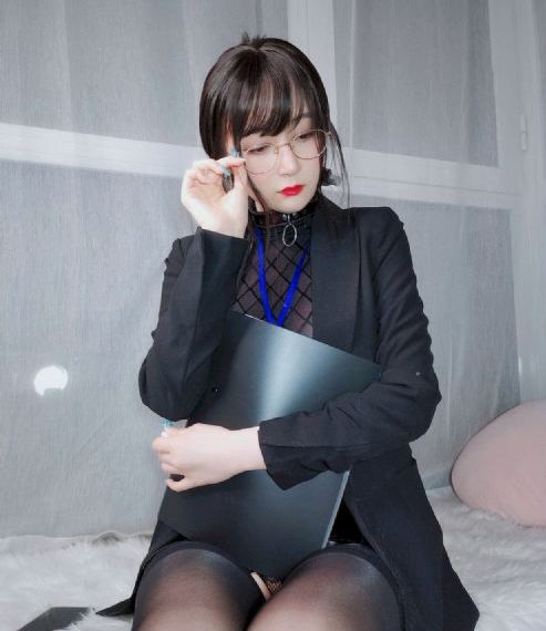 欧美柔体在线播放_十万网红美女美酱