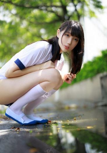欧美美女中出_超清手机在线看